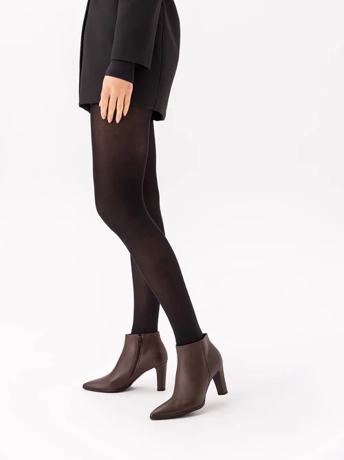 Ciemnobrązowe botki na słupku