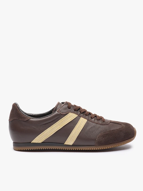 Brązowe półbuty sportowe z jasnożółtym paskiem