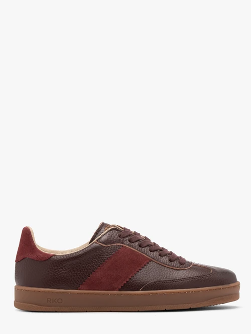 Bordowe półbuty damskie w sportowym stylu na płaskiej podeszwie