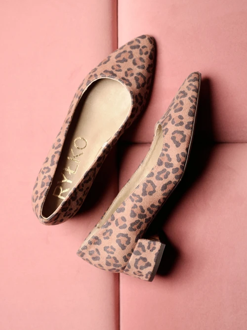 Niskie czółenka damskie w panterkę