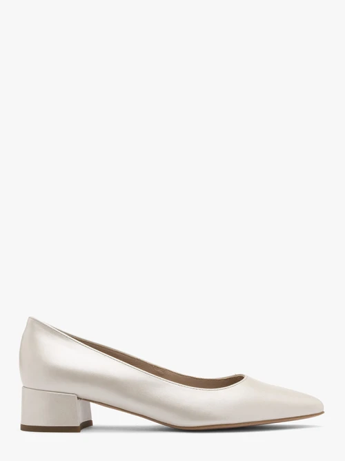 Perłowe czółenka na niskim obcasie