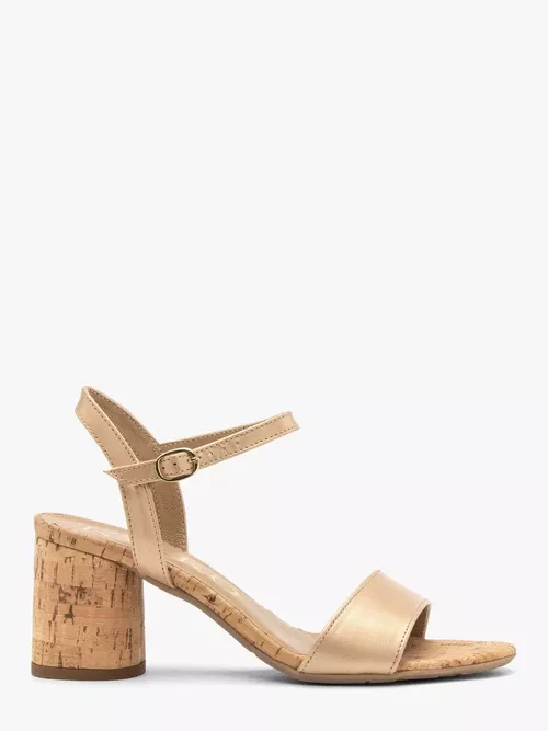 Złote sandały na obcasie obleczonym korkiem