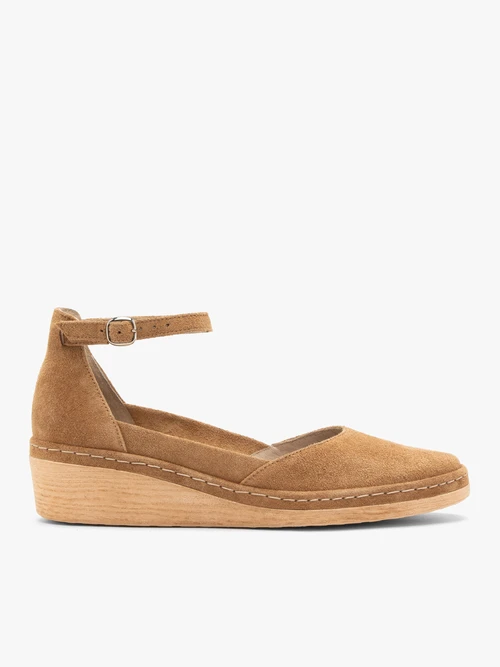 Rude czółenka na platformie z paskiem wokół kostki