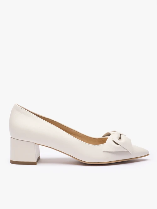 Kremowe czółenka ślubne z kokardą