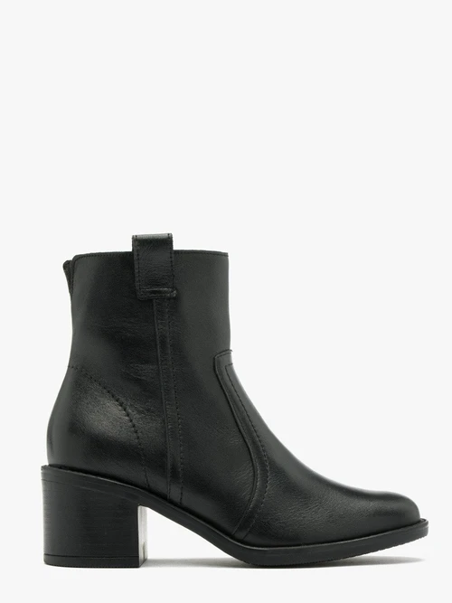 Czarne botki typu kowbojki