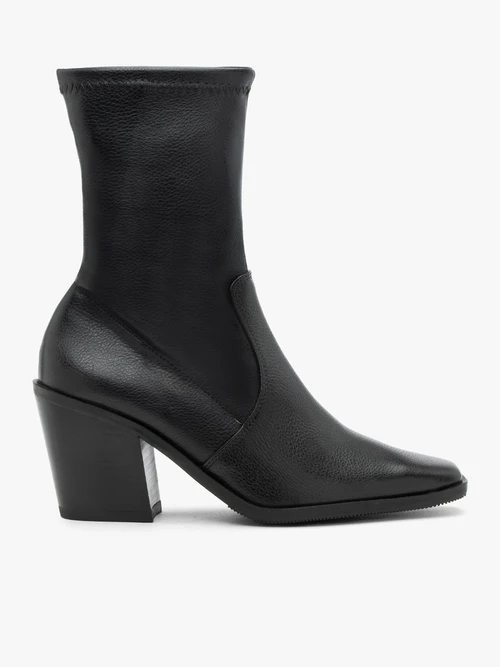 Czarne wyższe botki z elastyczną cholewką