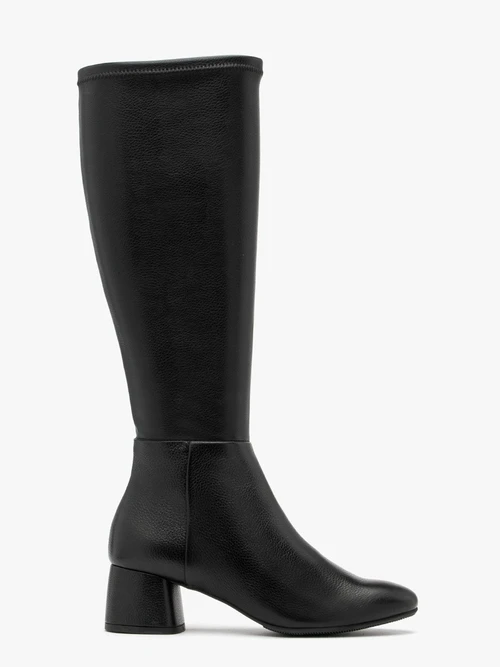 Czarne kozaki z elastyczną szeroką cholewką na niskim obcasie