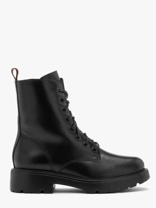 Klasyczne czarne trzewiki na lekkim spodzie