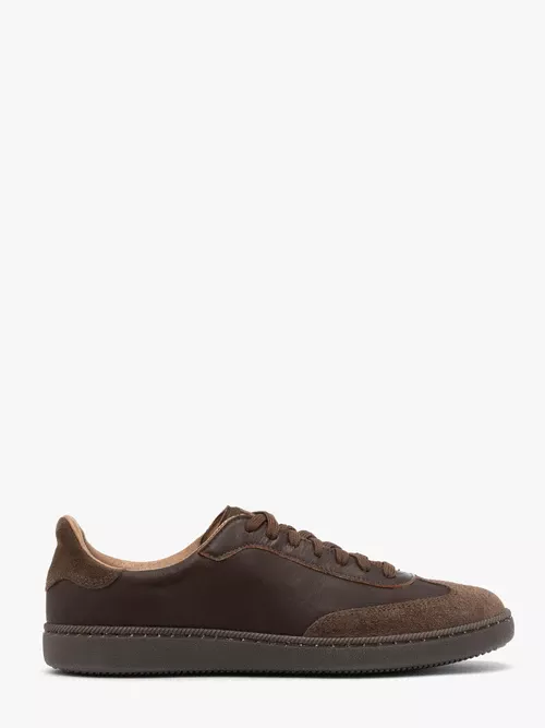 Brązowe półbuty sportowe na płaskiej podeszwie