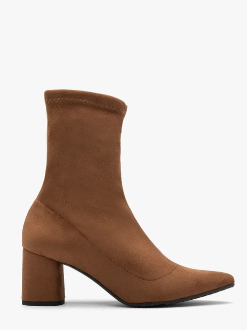 Elastyczne botki na obcasie z noskiem w szpic