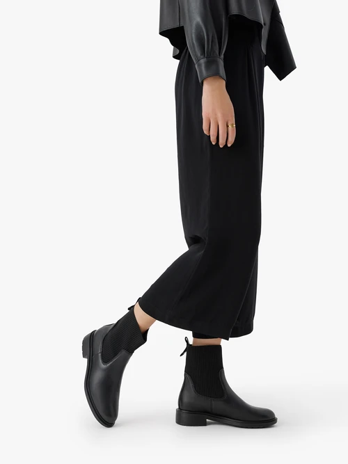 Czarne sztyblety ze ściągaczem