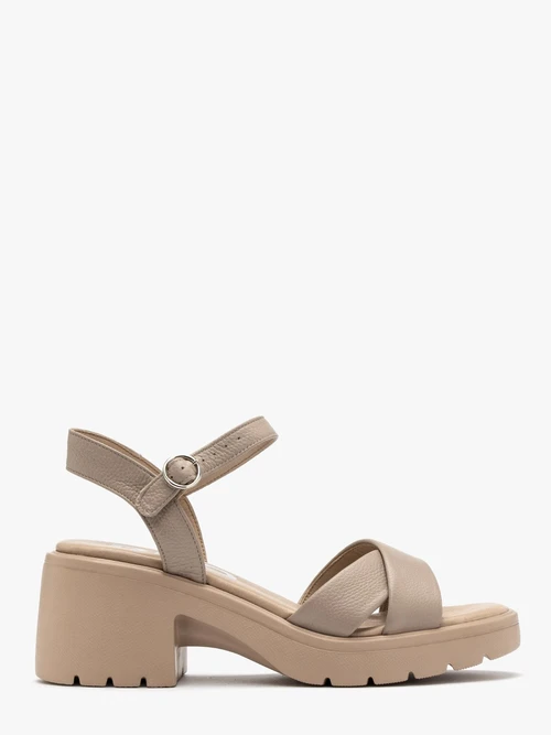 Beżowe sandały na masywnym spodzie