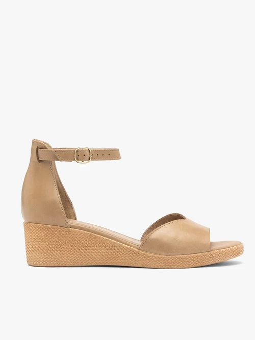 Beżowe sandały na platformie