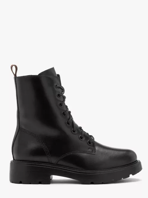 Klasyczne czarne trzewiki na lekkim spodzie