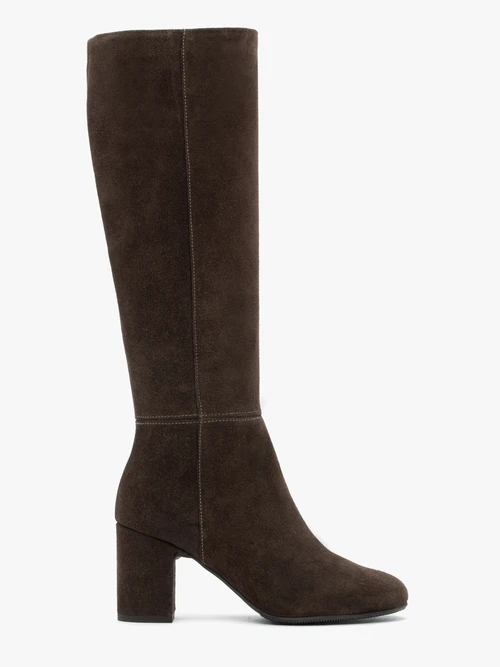 Ciemnobrązowe kozaki na słupku