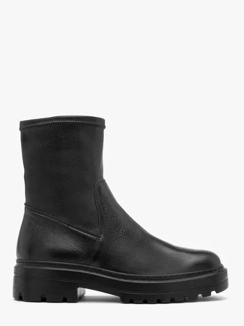 Czarne botki z elastyczną cholewką na płaskiej podeszwie