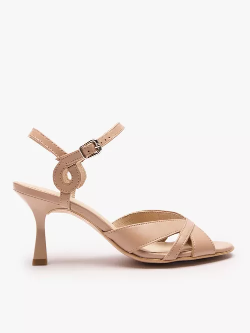 Beżowe sandały na obcasie