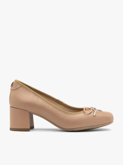 Beżowe czółenka z kokardą