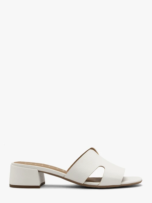 Białe klapki damskie na niewielkim obcasie