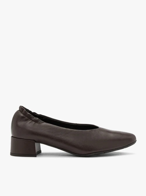 Czekoladowe czółenka z gumką