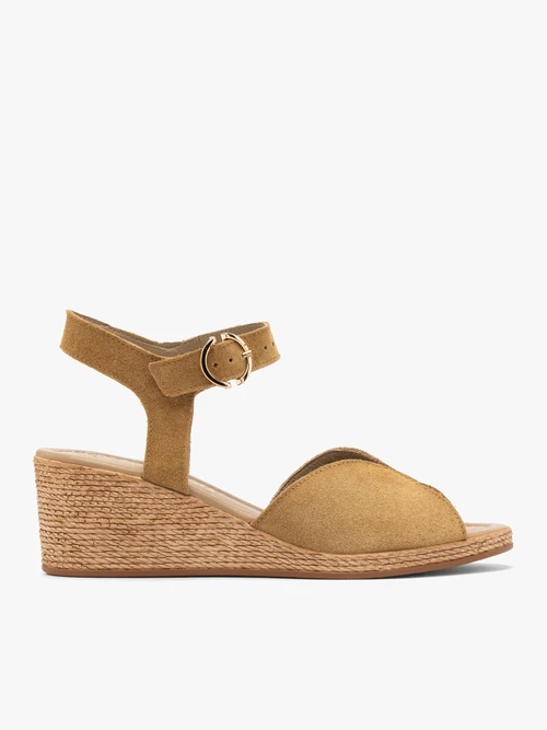 Rude sandały na spodzie typu koturna