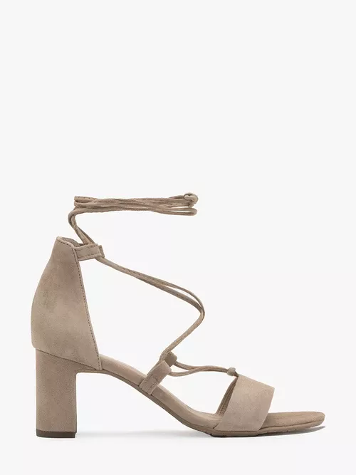 Beżowe sandały z ozdobnym wiązaniem wokół kostki