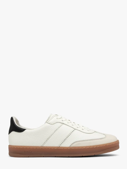 Półbuty damskie w sportowym stylu na płaskim beżowym spodzie