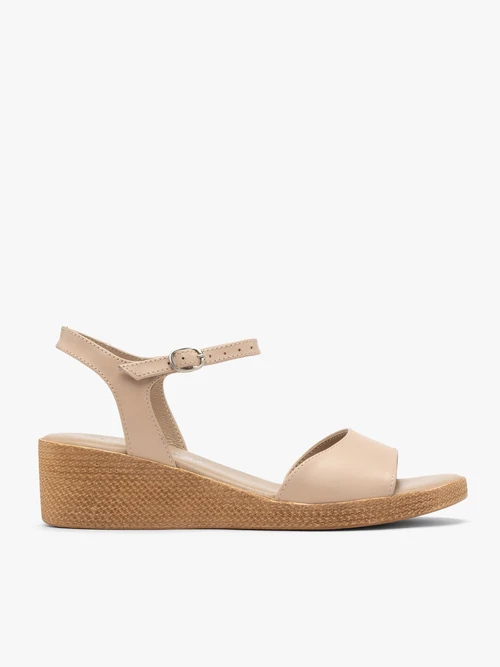 Beżowe sandały na niskiej platformie