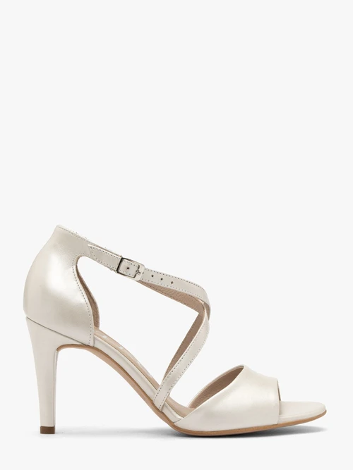 Perłowe sandały na szpilce