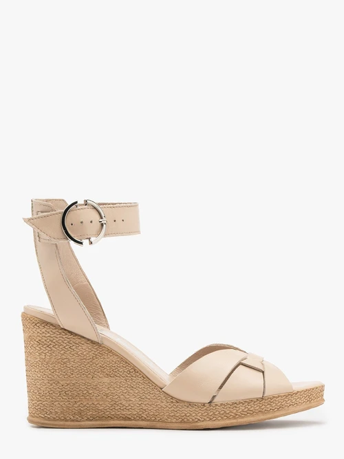 Beżowe sandały na wysokiej platformie