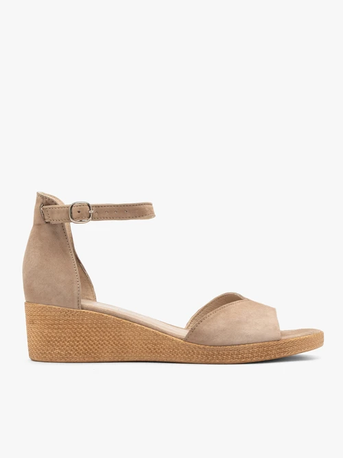 Beżowe sandały na platformie