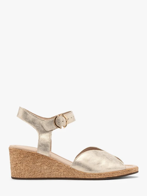 Platynowe sandały na spodzie typu koturna