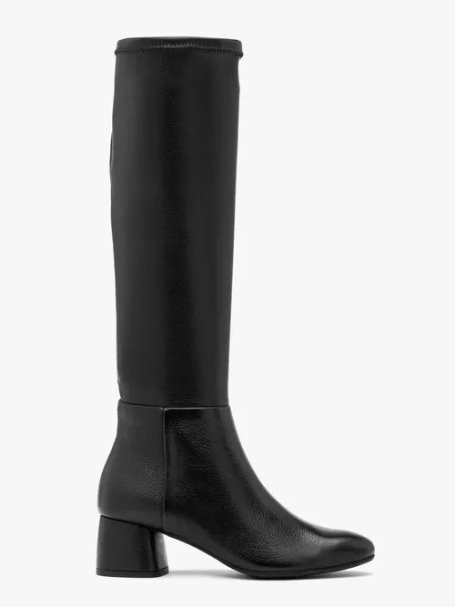 Czarne kozaki z elastyczną cholewką na niskim obcasie