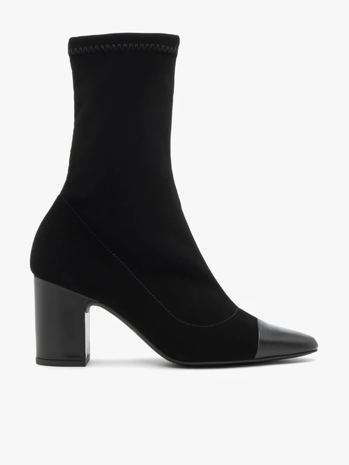 Czarne wyższe botki z elastyczną cholewką na słupku