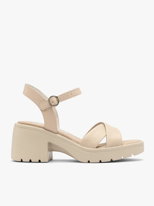 Kremowe sandały na masywnym spodzie