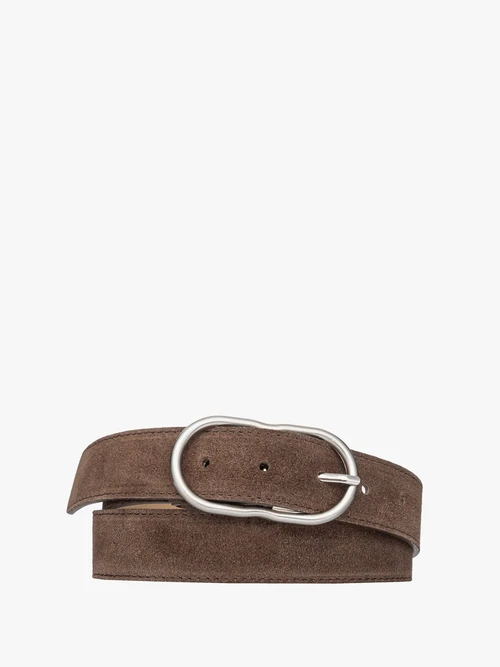 Brązowy welurowy pasek damski ze srebrną klamrą