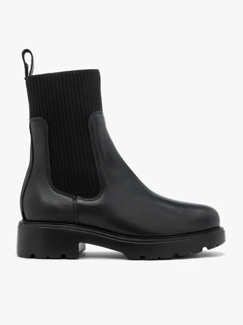 Czarne sztyblety ze ściągaczem