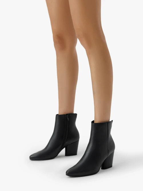 Czarne botki ze skóry licowej na obcasie