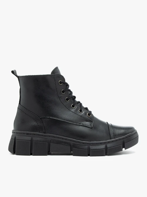 Czarne trzewiki ocieplane kożuchem