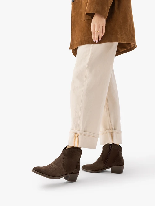 Ciemnobrązowe botki welurowe