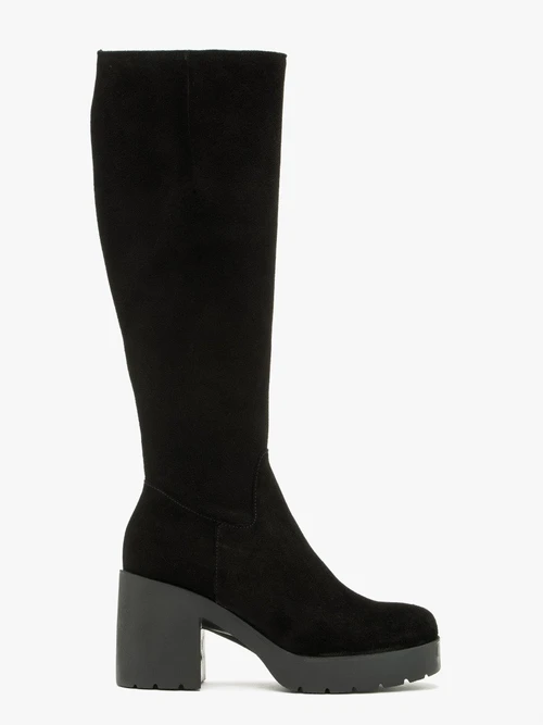 Czarne kozaki na masywnym obcasie