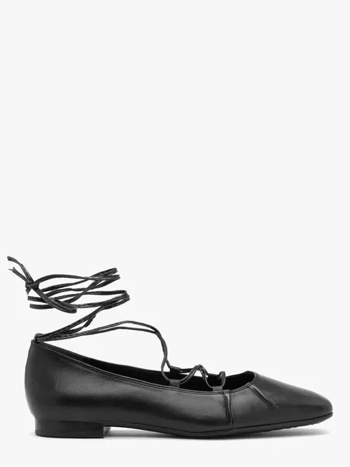 Czarne baleriny z wiązaniem wokół kostki