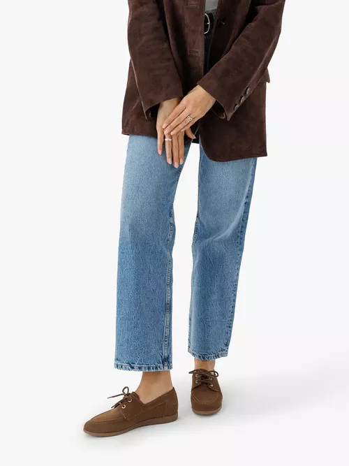 Brązowe welurowe półbuty w casualowym stylu