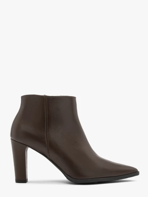 Ciemnobrązowe botki na słupku