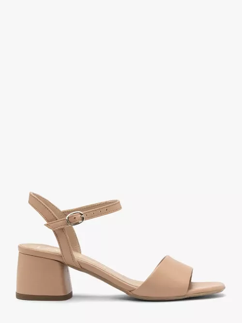 Beżowe sandały na masywnym klocku