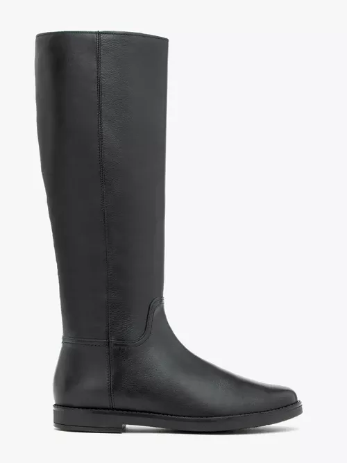 Czarne kozaki z wąską cholewką