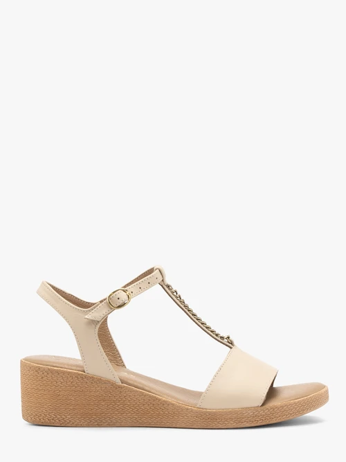 Kremowe sandały damskie z łańcuszkiem