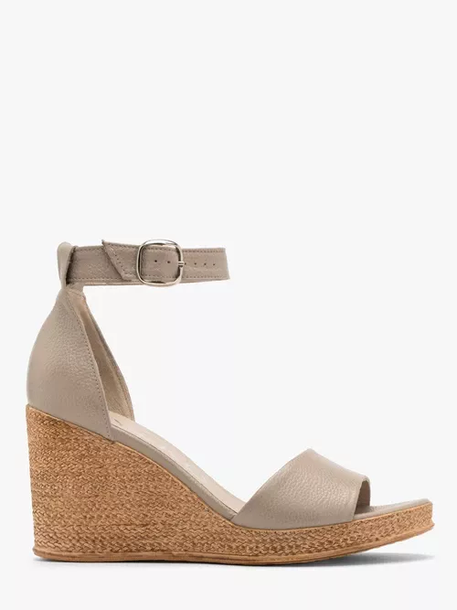 Beżowe sandały z paskiem wokół kostki