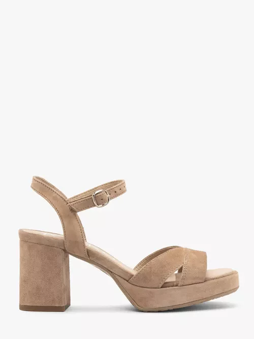 Beżowe sandały na klocku oraz balu
