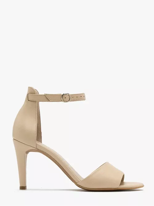 Beżowe sandały na szpilce